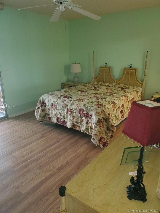Недавно продано: $69,900 (1 спален, 1 ванн, 715 Квадратных фут)