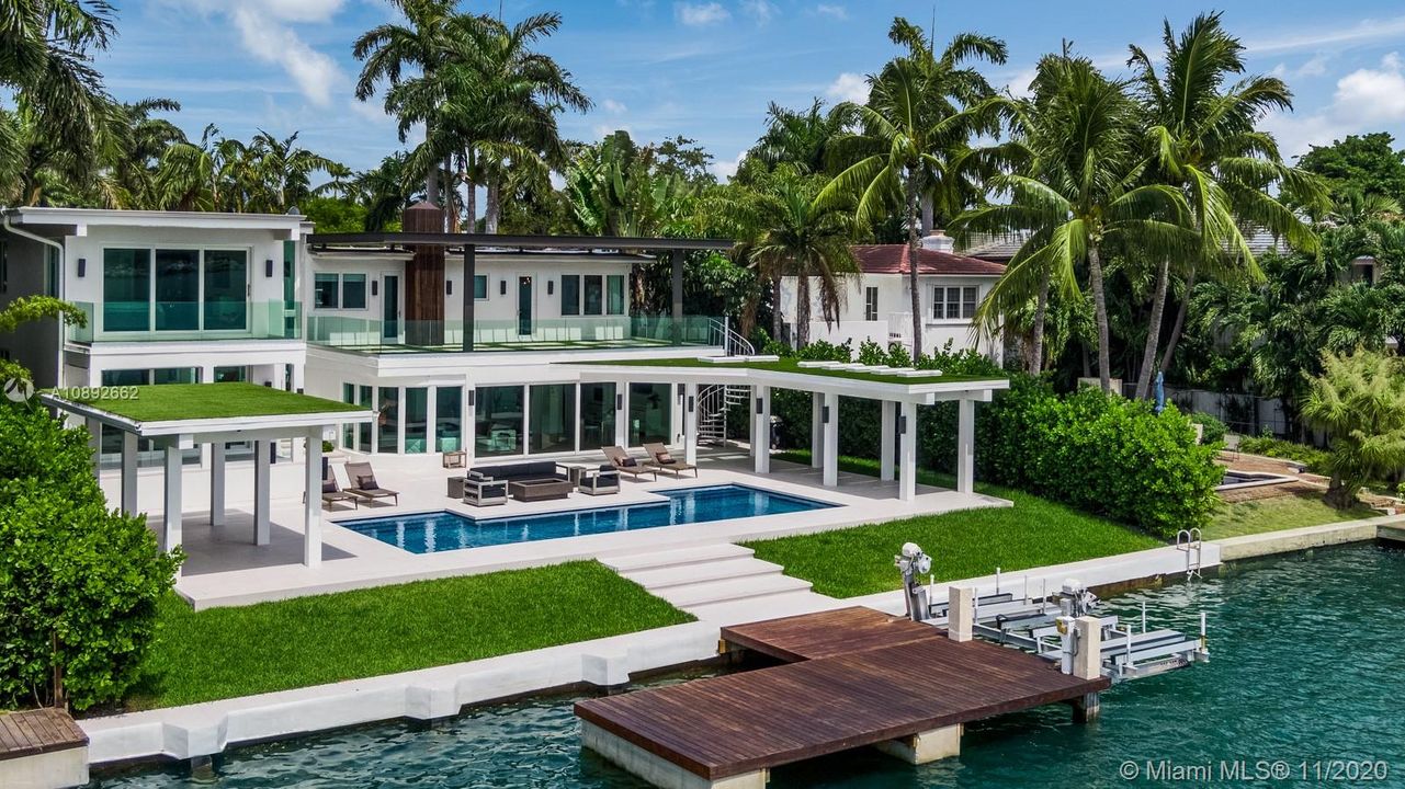 Recently Sold: $10,900,000 (6 beds, 5 baths, 5479 Square Feet)