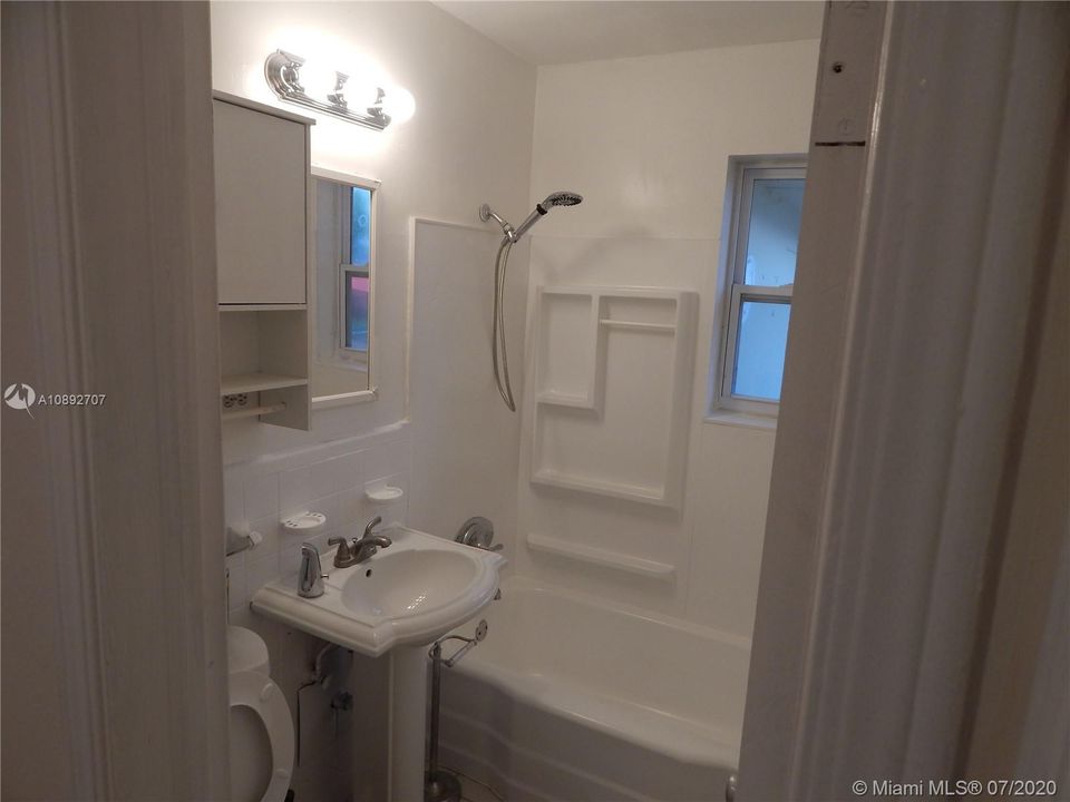 Recientemente alquilado: $1,800 (2 camas, 1 baños, 1242 Pies cuadrados)