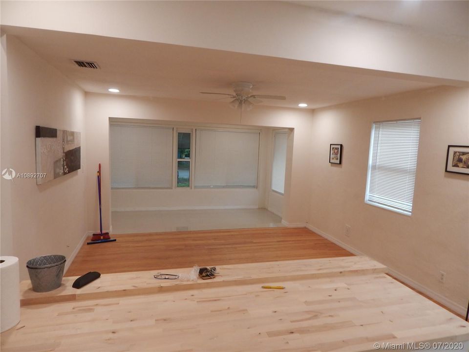 Recientemente alquilado: $1,800 (2 camas, 1 baños, 1242 Pies cuadrados)