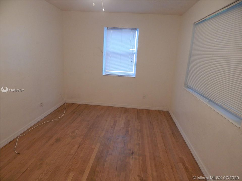 Recientemente alquilado: $1,800 (2 camas, 1 baños, 1242 Pies cuadrados)