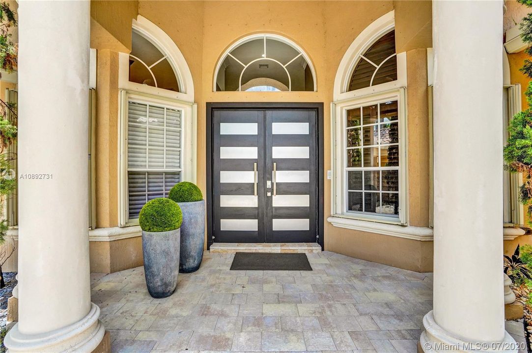 Vendido Recientemente: $959,000 (5 camas, 3 baños, 3810 Pies cuadrados)
