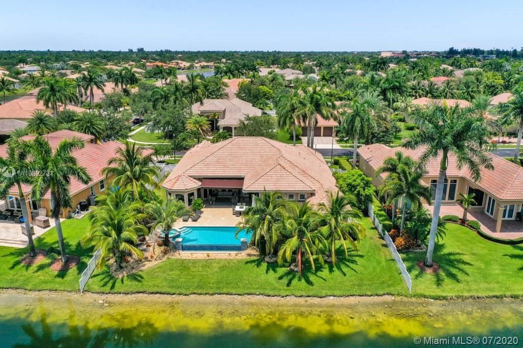 Vendido Recientemente: $959,000 (5 camas, 3 baños, 3810 Pies cuadrados)