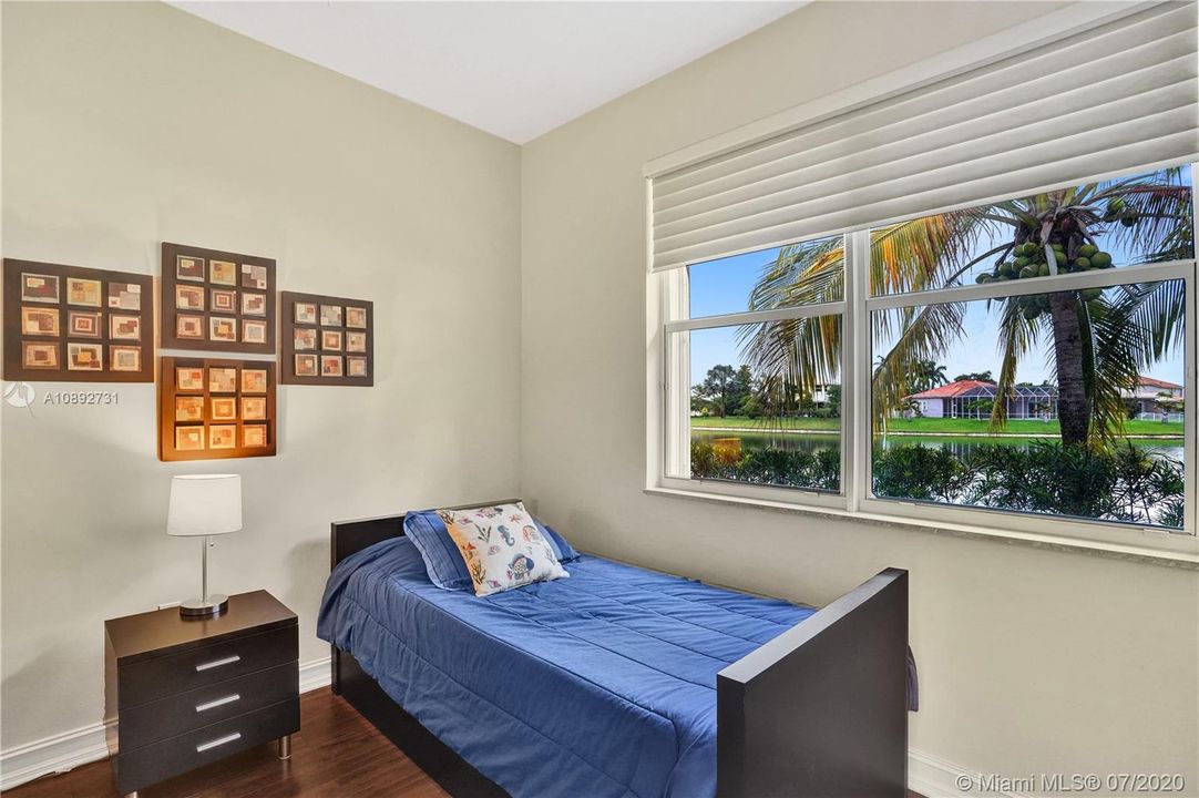 Vendido Recientemente: $959,000 (5 camas, 3 baños, 3810 Pies cuadrados)