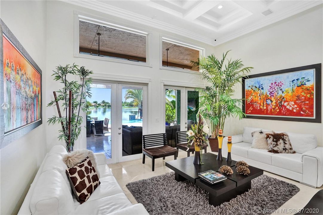 Vendido Recientemente: $959,000 (5 camas, 3 baños, 3810 Pies cuadrados)