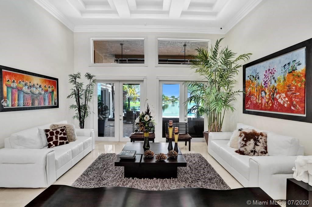 Vendido Recientemente: $959,000 (5 camas, 3 baños, 3810 Pies cuadrados)
