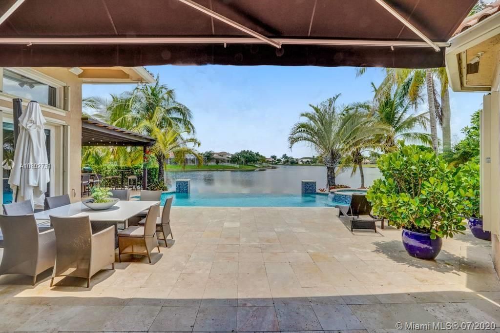Vendido Recientemente: $959,000 (5 camas, 3 baños, 3810 Pies cuadrados)