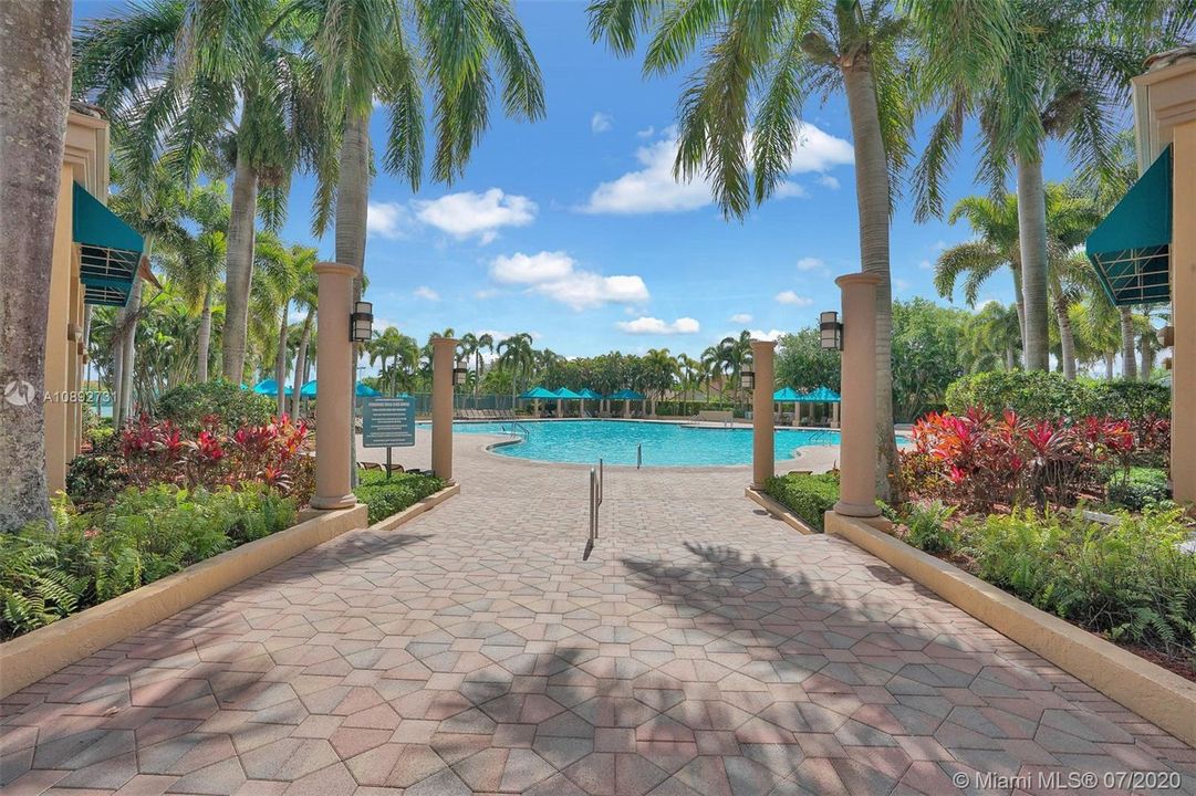 Vendido Recientemente: $959,000 (5 camas, 3 baños, 3810 Pies cuadrados)