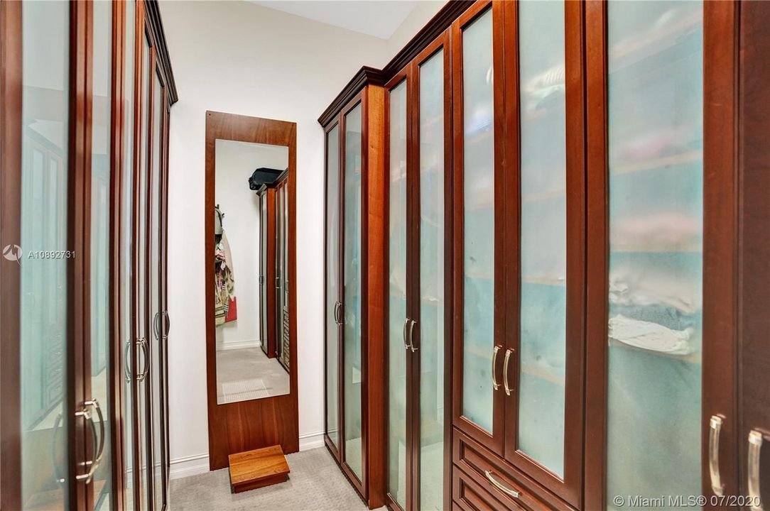 Vendido Recientemente: $959,000 (5 camas, 3 baños, 3810 Pies cuadrados)