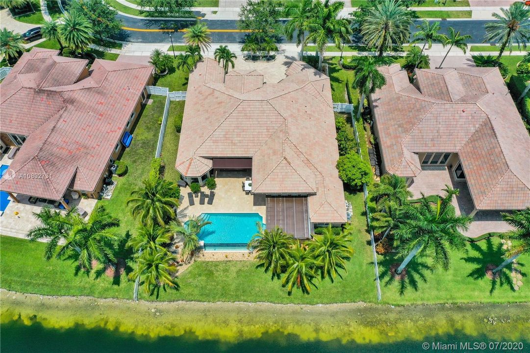 Vendido Recientemente: $959,000 (5 camas, 3 baños, 3810 Pies cuadrados)