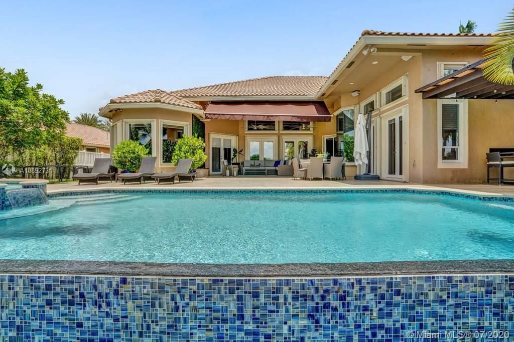 Vendido Recientemente: $959,000 (5 camas, 3 baños, 3810 Pies cuadrados)