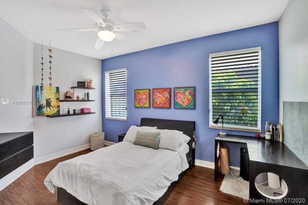 Vendido Recientemente: $959,000 (5 camas, 3 baños, 3810 Pies cuadrados)
