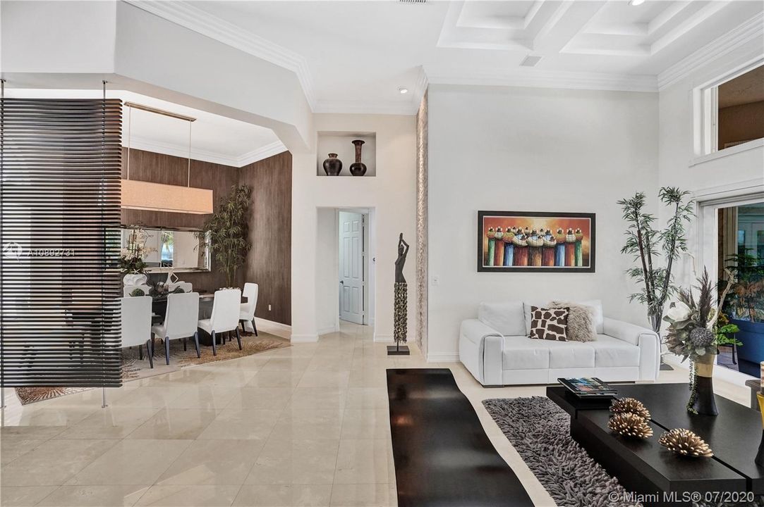 Vendido Recientemente: $959,000 (5 camas, 3 baños, 3810 Pies cuadrados)
