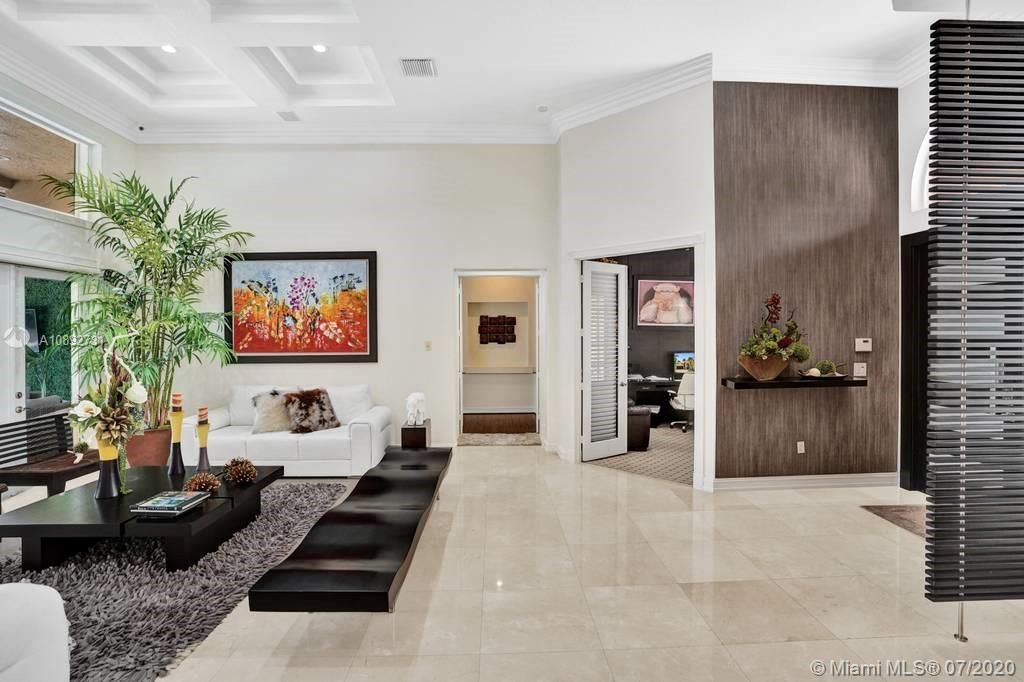 Vendido Recientemente: $959,000 (5 camas, 3 baños, 3810 Pies cuadrados)