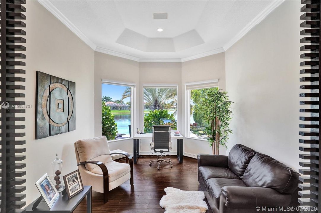 Vendido Recientemente: $959,000 (5 camas, 3 baños, 3810 Pies cuadrados)
