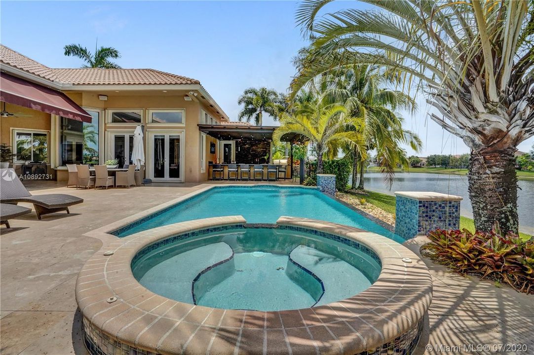 Vendido Recientemente: $959,000 (5 camas, 3 baños, 3810 Pies cuadrados)