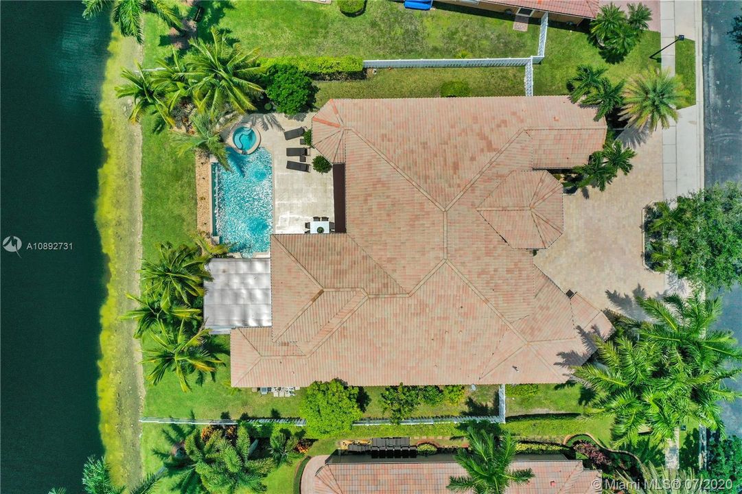 Vendido Recientemente: $959,000 (5 camas, 3 baños, 3810 Pies cuadrados)