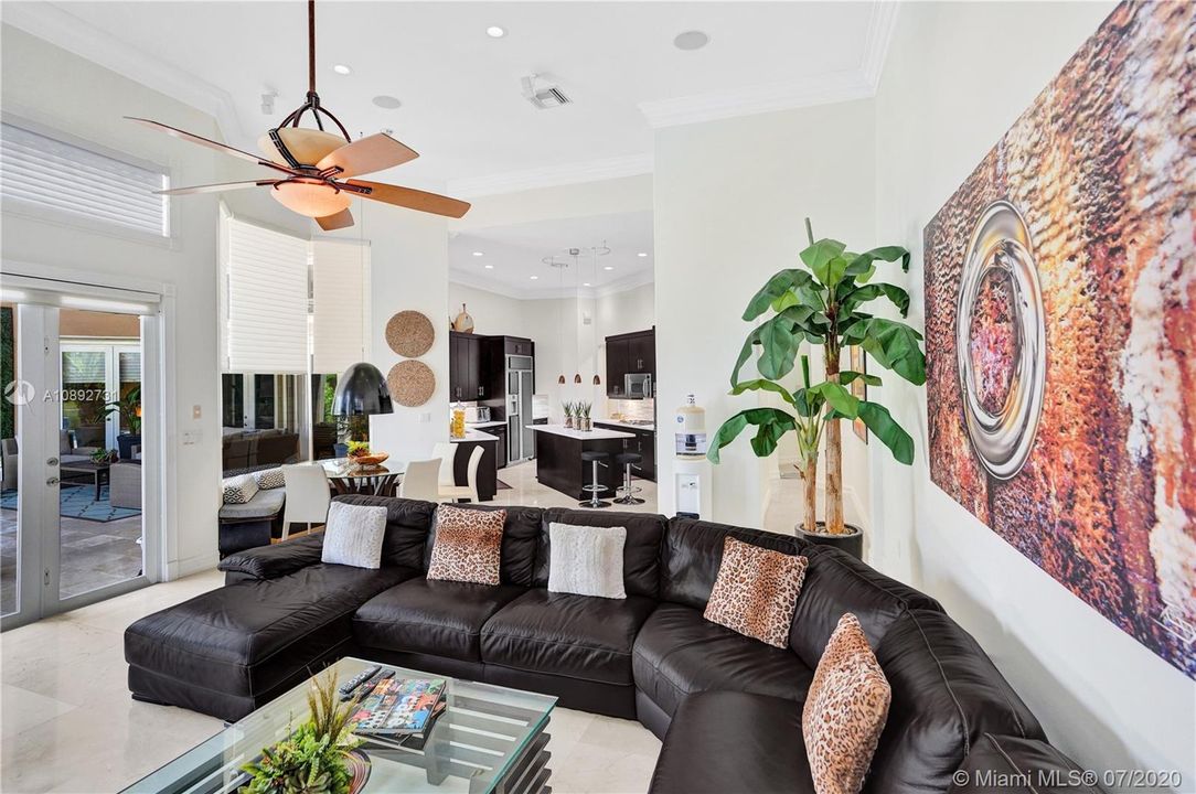 Vendido Recientemente: $959,000 (5 camas, 3 baños, 3810 Pies cuadrados)