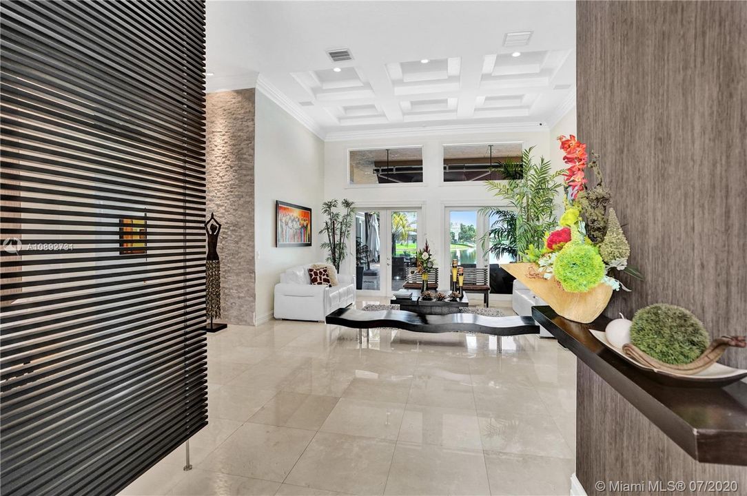 Vendido Recientemente: $959,000 (5 camas, 3 baños, 3810 Pies cuadrados)