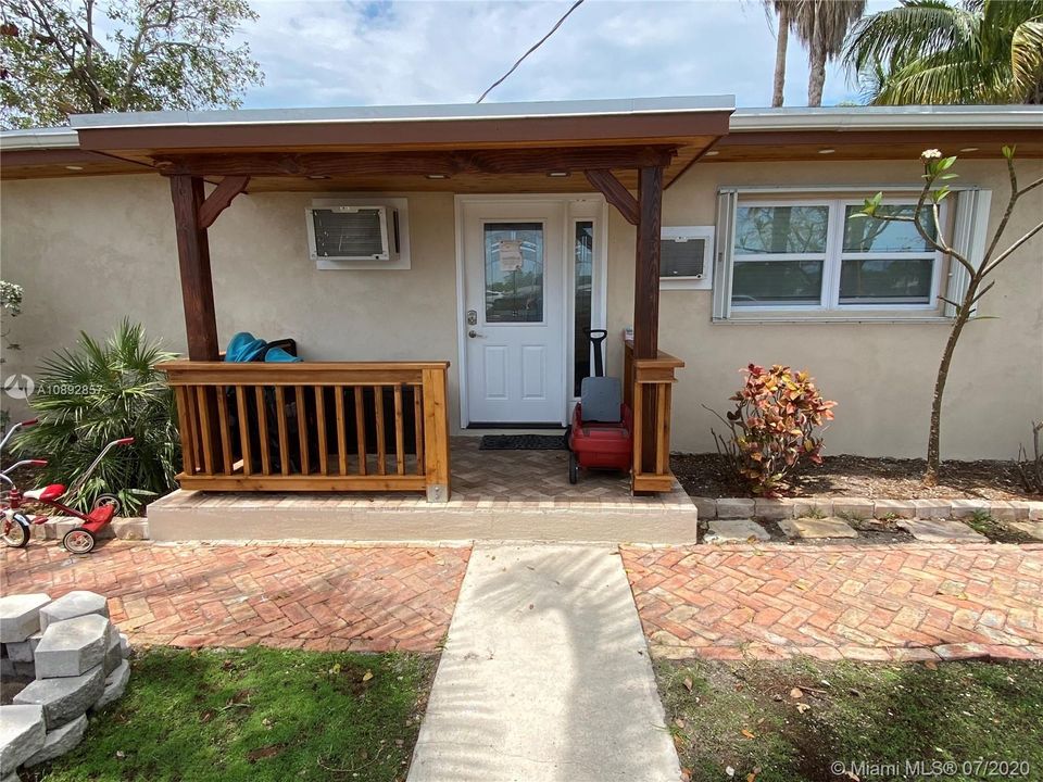 Recently Sold: $619,000 (3 beds, 2 baths, 1247 Square Feet)