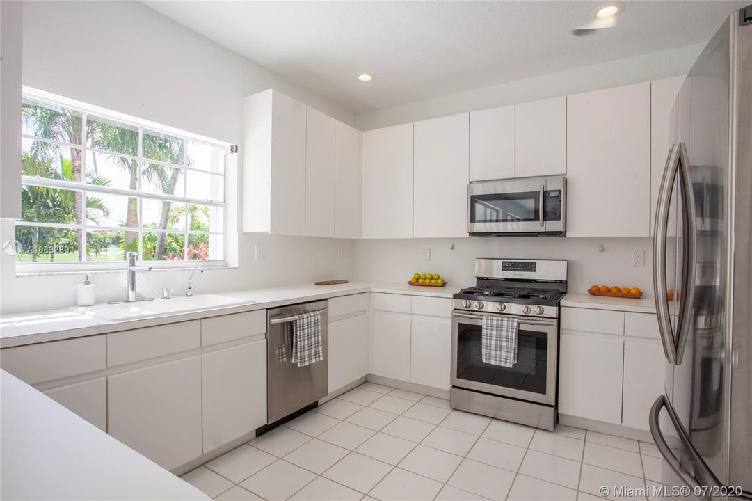 Recently Rented: $4,500 (4 beds, 2 baths, 2885 Square Feet)