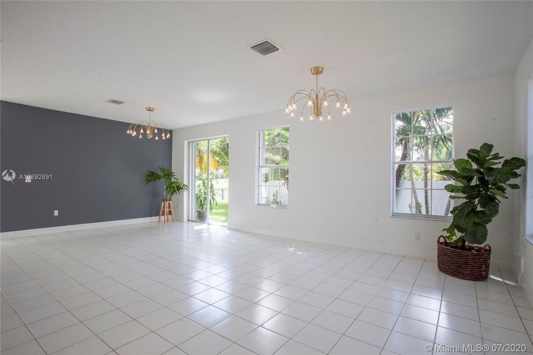 Recently Rented: $4,500 (4 beds, 2 baths, 2885 Square Feet)
