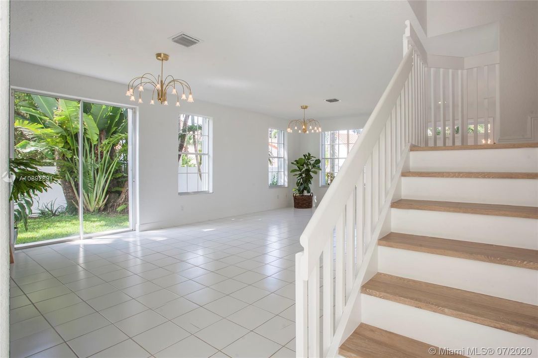 Recently Rented: $4,500 (4 beds, 2 baths, 2885 Square Feet)