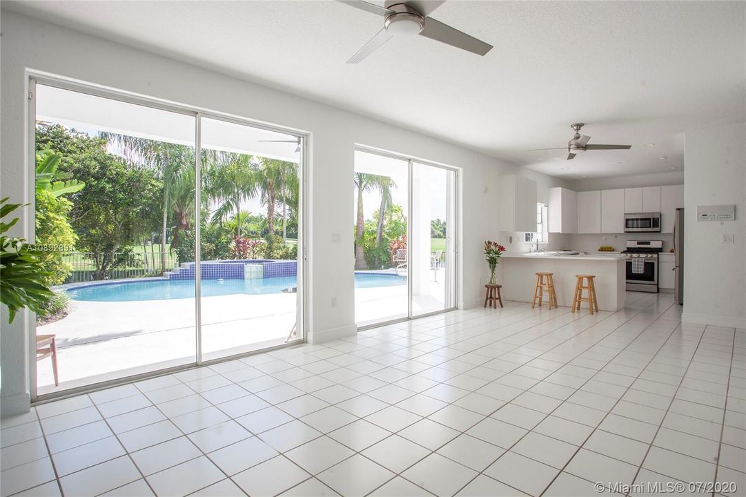 Recently Rented: $4,500 (4 beds, 2 baths, 2885 Square Feet)