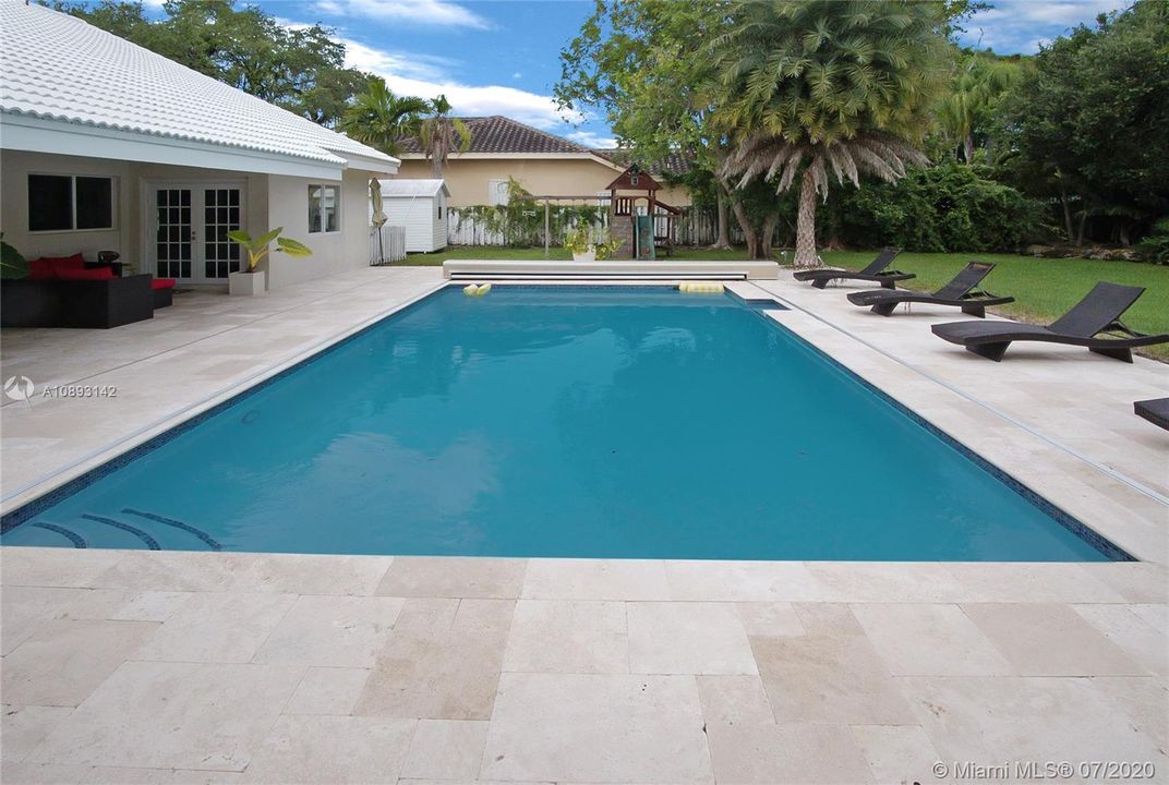 Vendido Recientemente: $1,000,000 (4 camas, 2 baños, 3041 Pies cuadrados)