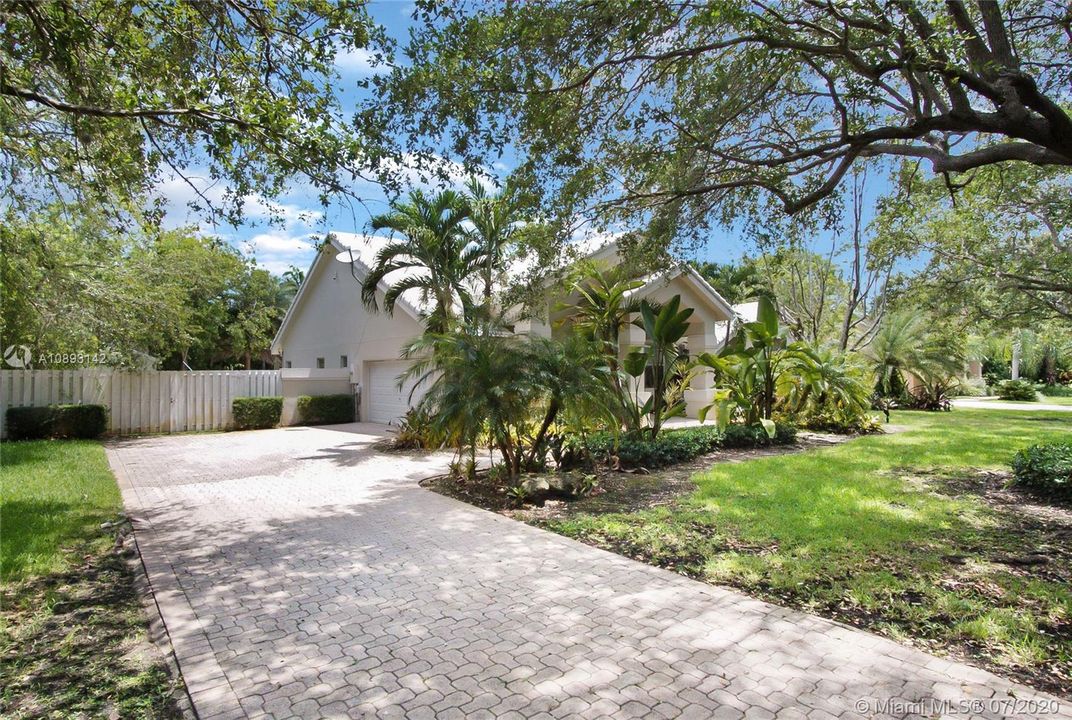 Vendido Recientemente: $1,000,000 (4 camas, 2 baños, 3041 Pies cuadrados)