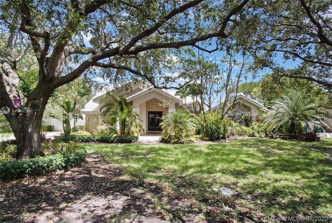 Vendido Recientemente: $1,000,000 (4 camas, 2 baños, 3041 Pies cuadrados)