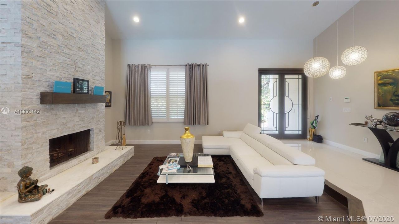Vendido Recientemente: $1,000,000 (4 camas, 2 baños, 3041 Pies cuadrados)