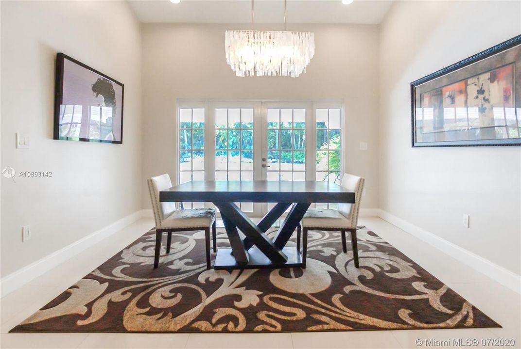 Vendido Recientemente: $1,000,000 (4 camas, 2 baños, 3041 Pies cuadrados)