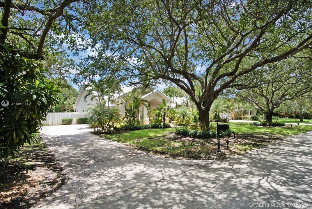 Vendido Recientemente: $1,000,000 (4 camas, 2 baños, 3041 Pies cuadrados)