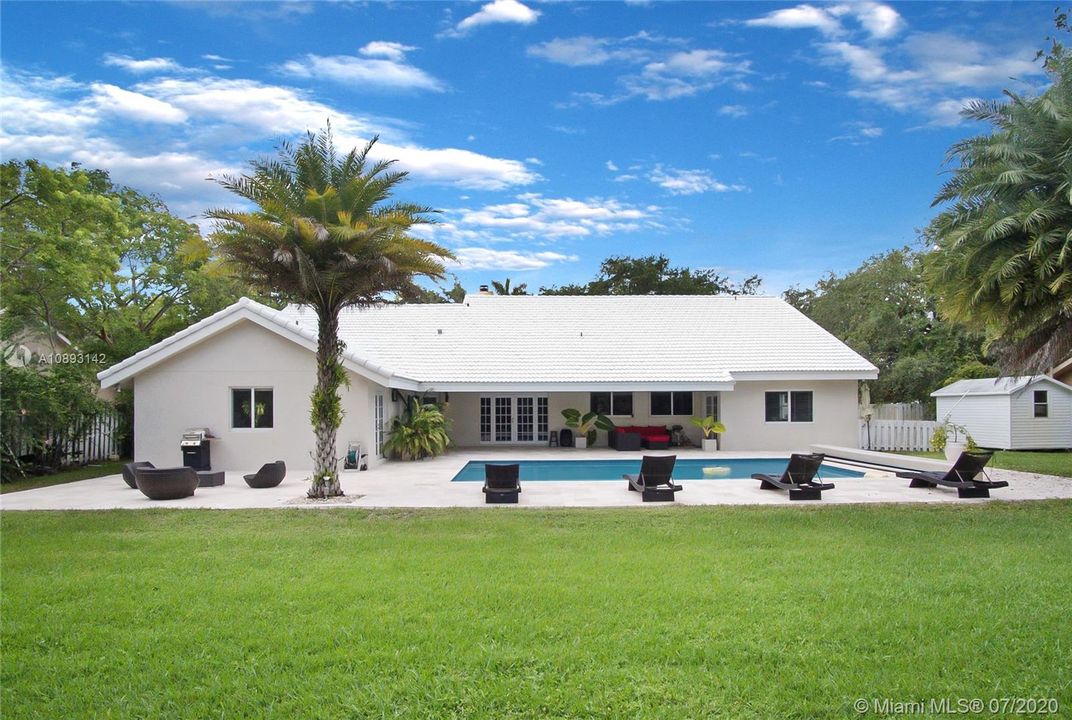 Vendido Recientemente: $1,000,000 (4 camas, 2 baños, 3041 Pies cuadrados)