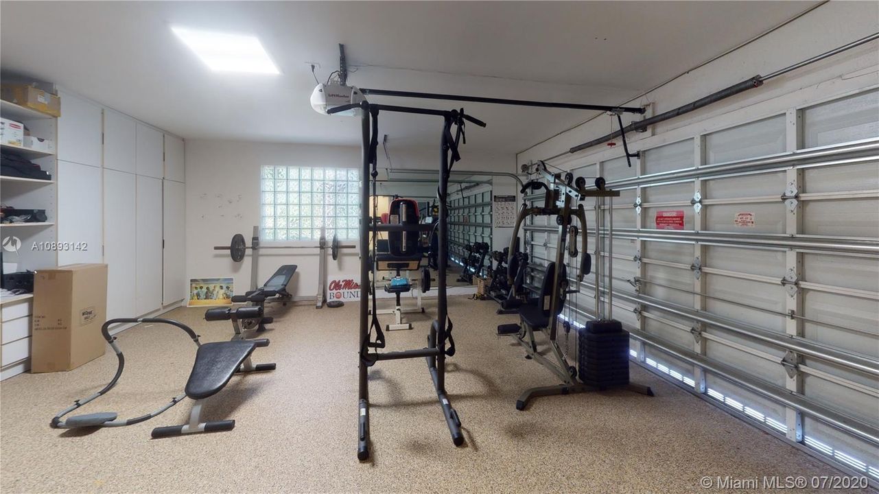 Vendido Recientemente: $1,000,000 (4 camas, 2 baños, 3041 Pies cuadrados)