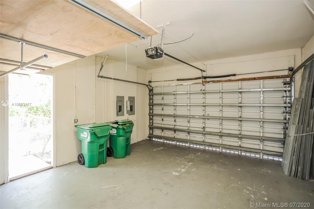 Недавно арендовано: $3,165 (5 спален, 3 ванн, 3106 Квадратных фут)