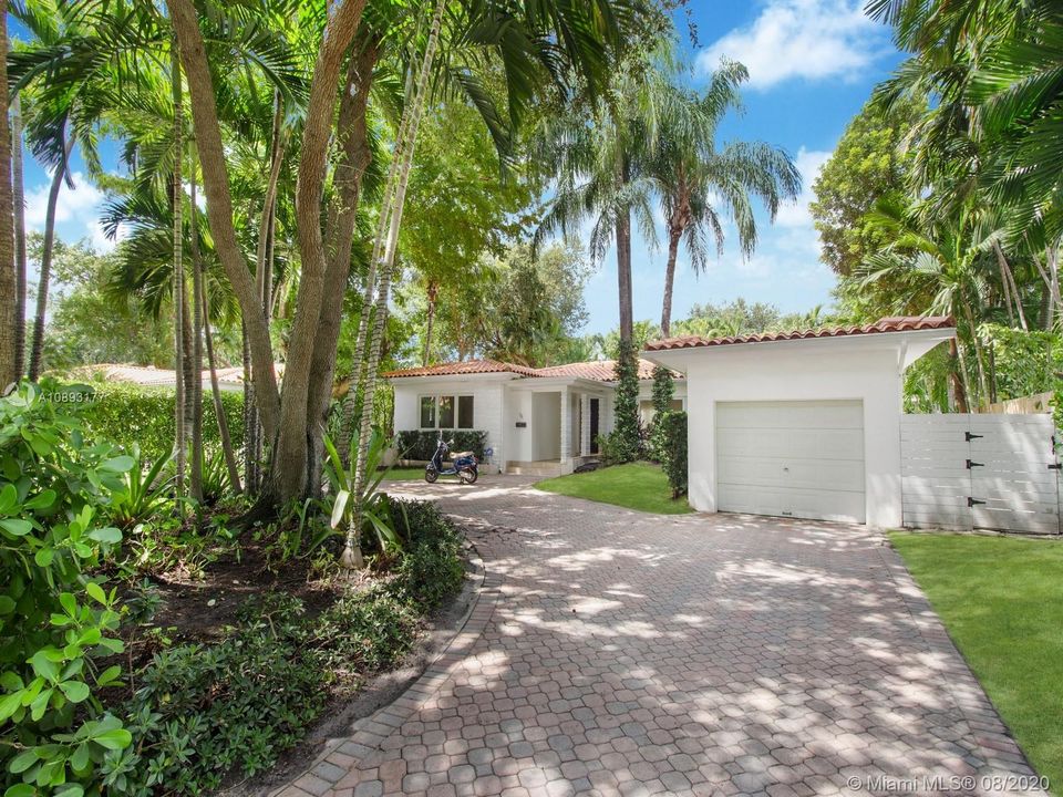 Vendido Recientemente: $1,320,000 (3 camas, 4 baños, 2399 Pies cuadrados)