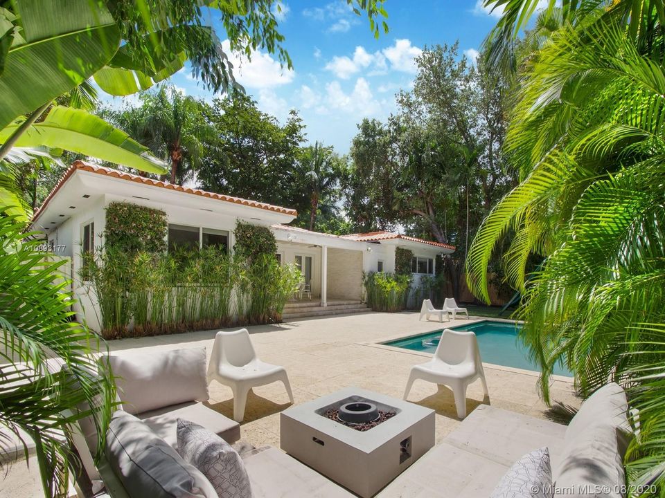 Vendido Recientemente: $1,320,000 (3 camas, 4 baños, 2399 Pies cuadrados)