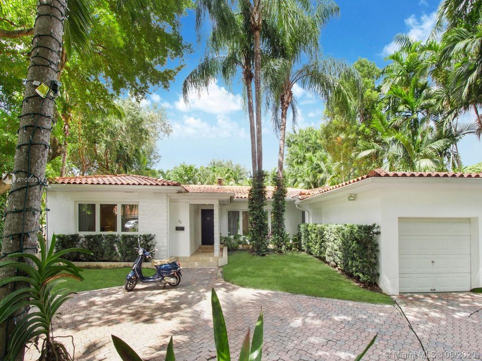 Vendido Recientemente: $1,320,000 (3 camas, 4 baños, 2399 Pies cuadrados)