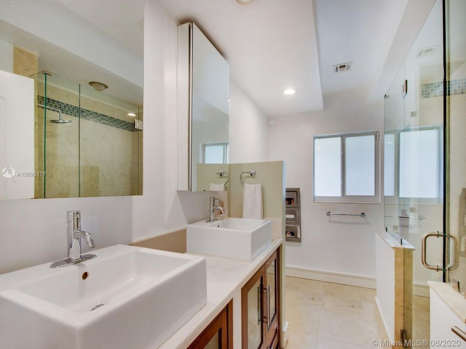 Vendido Recientemente: $1,320,000 (3 camas, 4 baños, 2399 Pies cuadrados)
