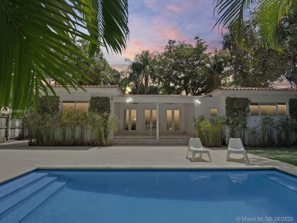 Vendido Recientemente: $1,320,000 (3 camas, 4 baños, 2399 Pies cuadrados)
