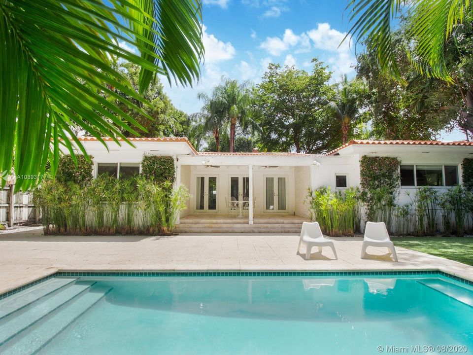 Vendido Recientemente: $1,320,000 (3 camas, 4 baños, 2399 Pies cuadrados)