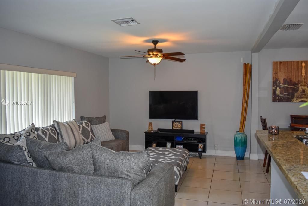 ENTER THIS IMMACULATE, BEAUTIFUL HOME WITH A TREMENDOUS FEELING OF OPENNESS!