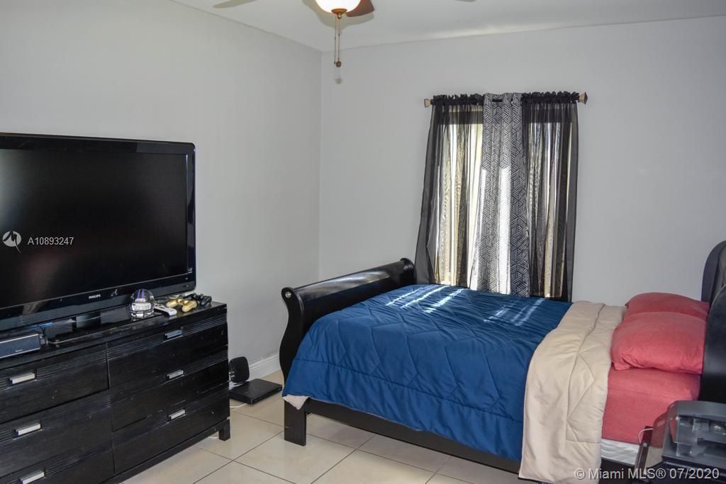 SECOND BEDROOM W/ TILE THROUGHOUT HOME ...COZY!!!