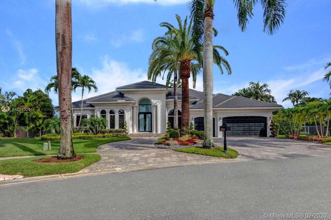 Recently Rented: $18,000 (6 beds, 4 baths, 4648 Square Feet)