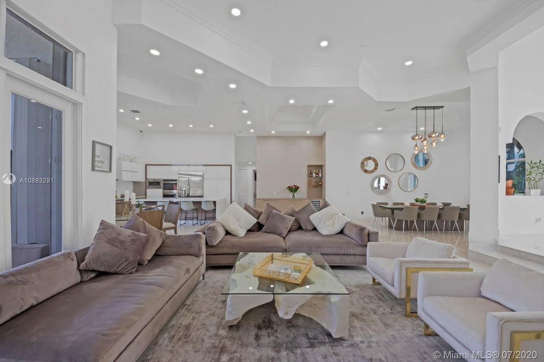 Recently Rented: $18,000 (6 beds, 4 baths, 4648 Square Feet)