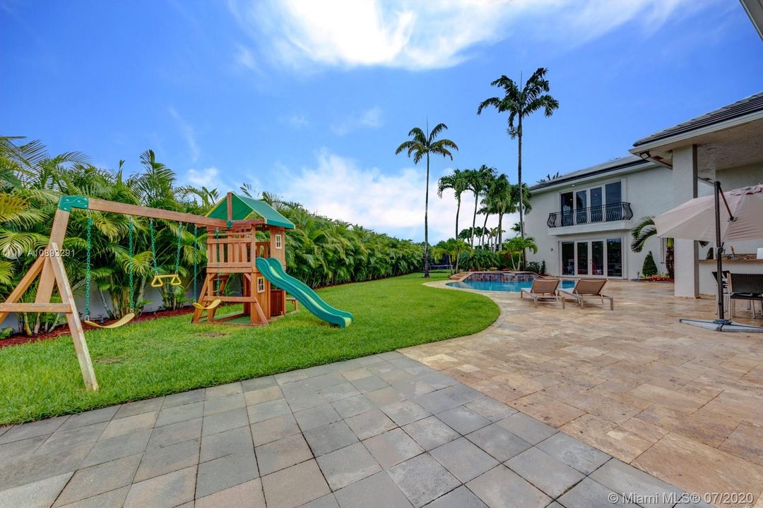 Recently Rented: $18,000 (6 beds, 4 baths, 4648 Square Feet)