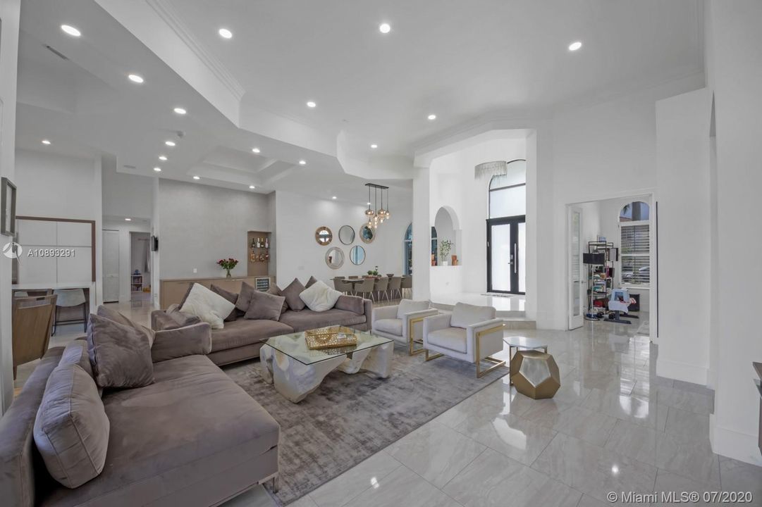 Recently Rented: $18,000 (6 beds, 4 baths, 4648 Square Feet)