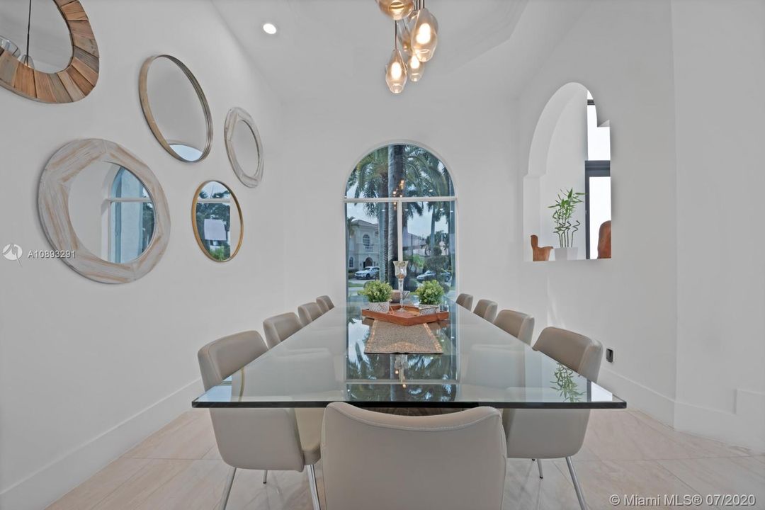 Recently Rented: $18,000 (6 beds, 4 baths, 4648 Square Feet)